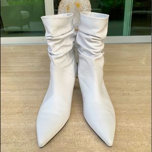 STUART WEITZMAN WHITE SLOUCHY BOOTS size 8.5